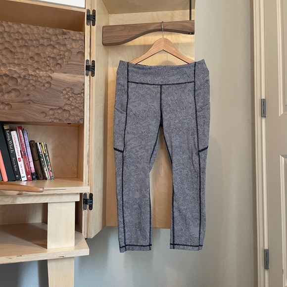 SeaWheeze Lululemon Speed Up Crop 21" - Size 6 - Like new - Picture 9 of 13